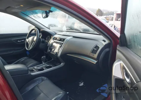 2015 Nissan Altima 2.5/2.5 S/2.5 Sl/2.5 Sv z USA, uszkodzony, nr VIN 1N4AL3AP3FN921168